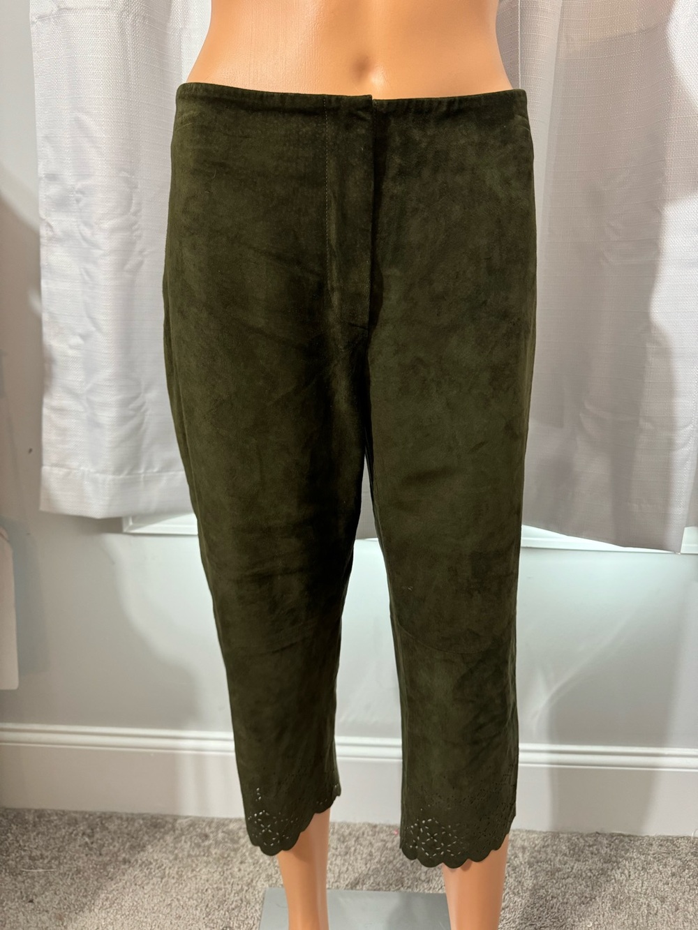 Cool Express size 7 8 olive green suede leather gaucho style cropped pants